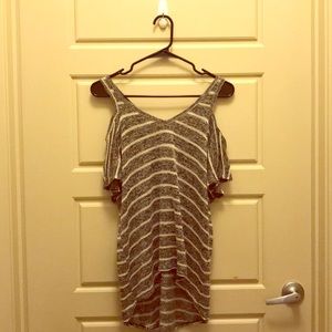 Cold shoulder, semi-sheer black/white v-neck